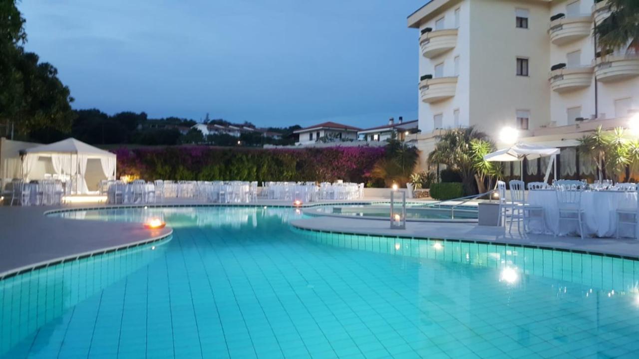 ריקאדי Sunshine Club Hotel Centro Benessere מראה חיצוני תמונה