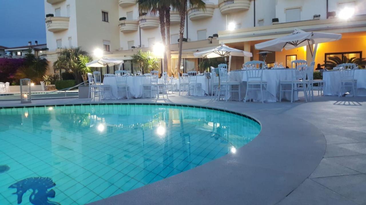 ריקאדי Sunshine Club Hotel Centro Benessere מראה חיצוני תמונה